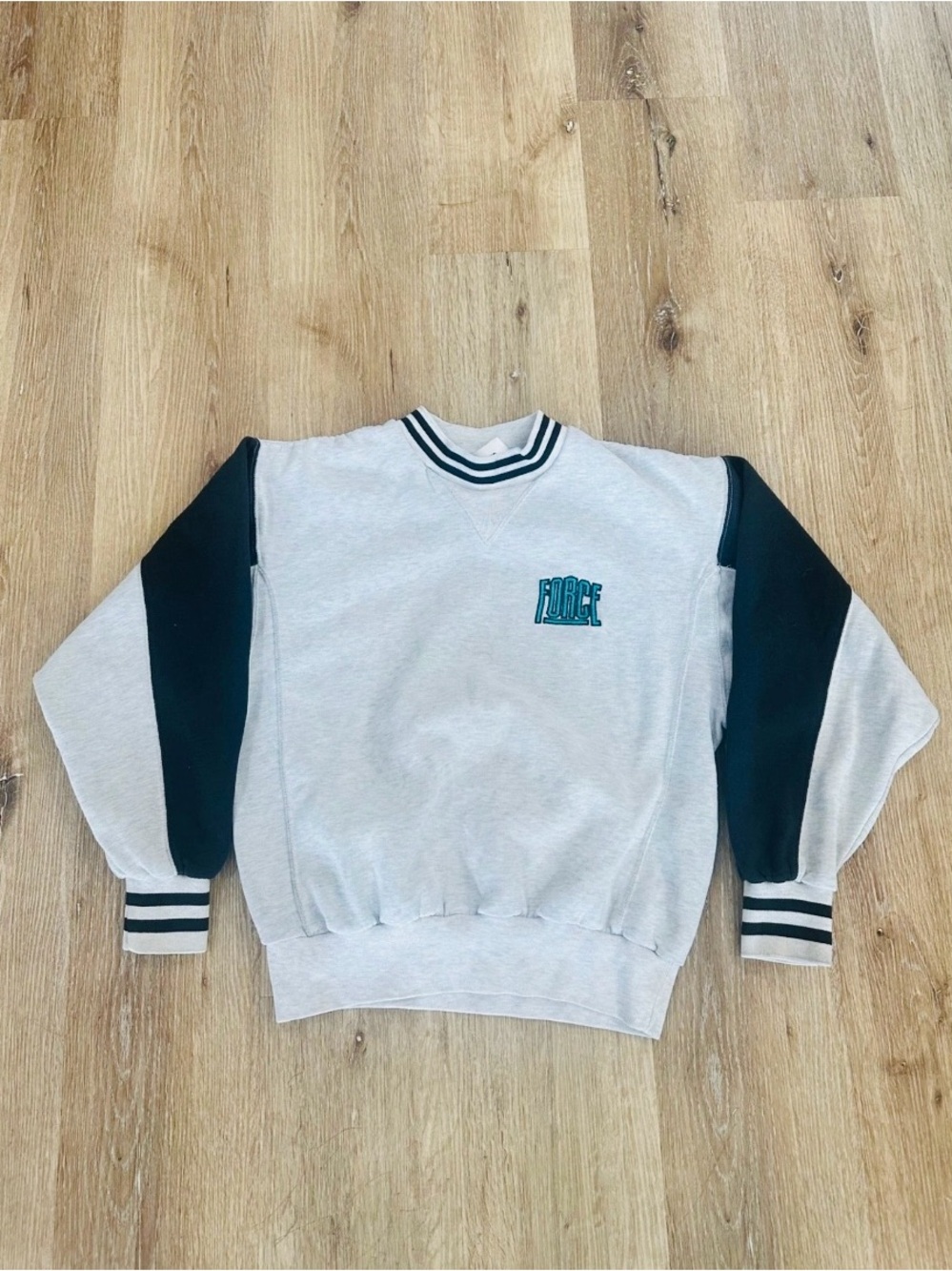 Vintage Force1 Logo Two-Tone Crewneck Sweatshirt - Light Gray & Dark Green